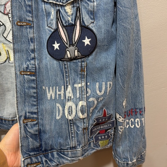 Zara Woman Looney Tunes Distressed Denim Oversized Jean Jacket size medium - Picture 4 of 9